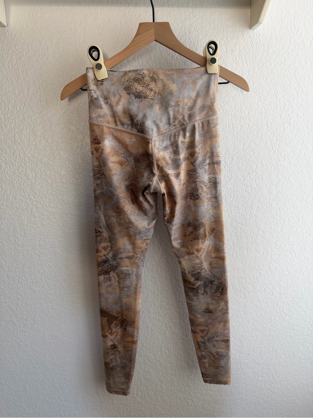 Athleta Elation Gilded 7/8 Tight XS Gold Foil Lace Snake Print Leggings